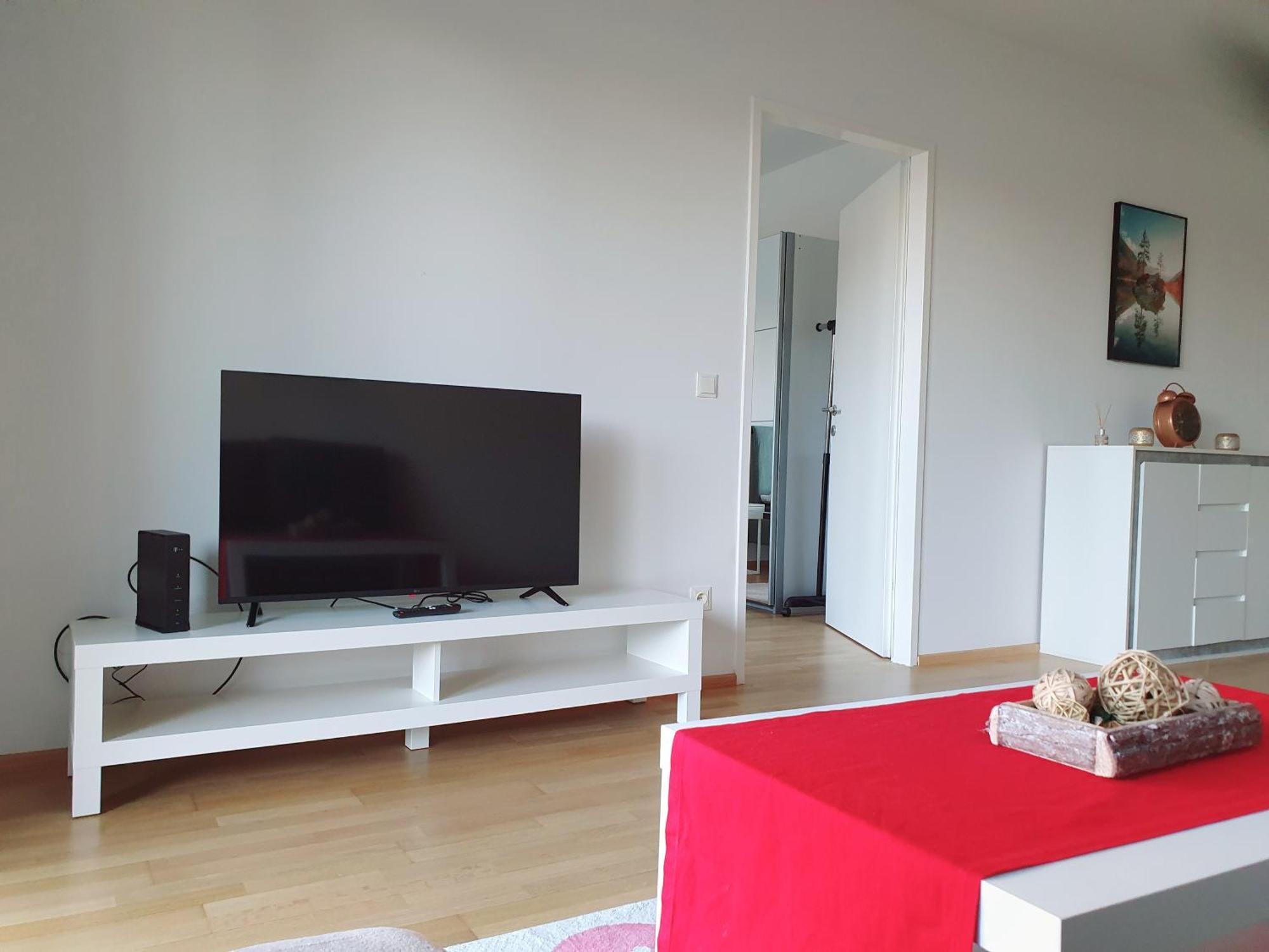 Near Lake One Bedroom Cute Apartment Wien Eksteriør billede
